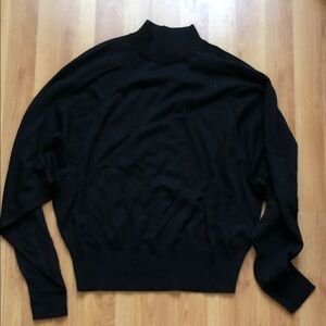 Uniqlo U women’s mock neck Sweater in Black medium